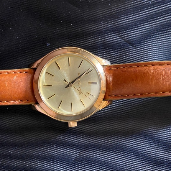 Michael Kors Woman MK2465 watchstrap, Gold, Brown. - Picture 3 of 7